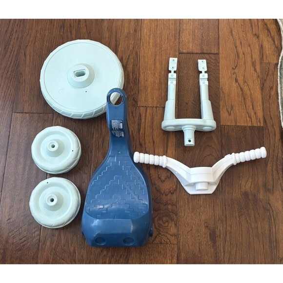 Disney Frozen II 2 Fly Wheels 10" Junior Cruiser Ride On Tricycle Sounds - Picture 5 of 11